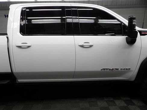 Used 2025 GMC Sierra 2500 AT4X image 39