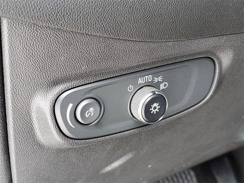 Used 2023 Chevrolet Equinox LT image 8