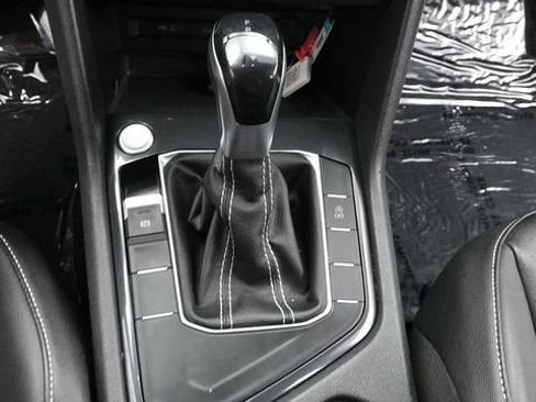 Used 2022 Volkswagen Tiguan SE FWD image 16