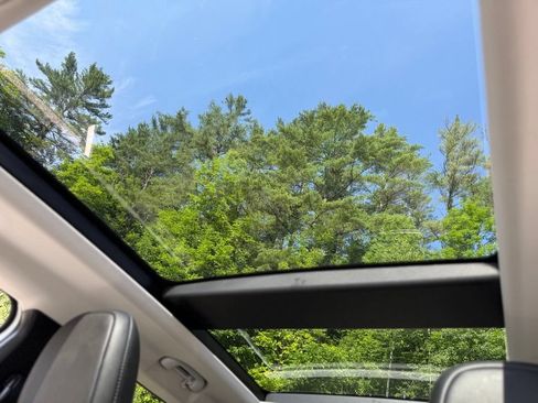 Used 2019 Jeep Renegade Limited AWD/4WD image 21