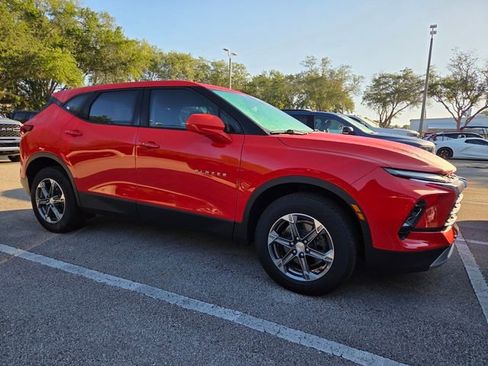 Used 2025 Chevrolet Blazer LT FWD image 3