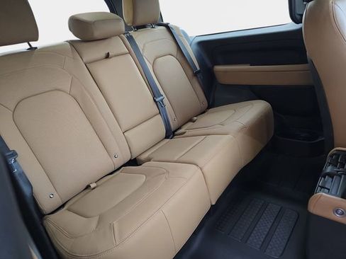 Used 2025 Land Rover Defender 90 X-Dynamic SE image 11