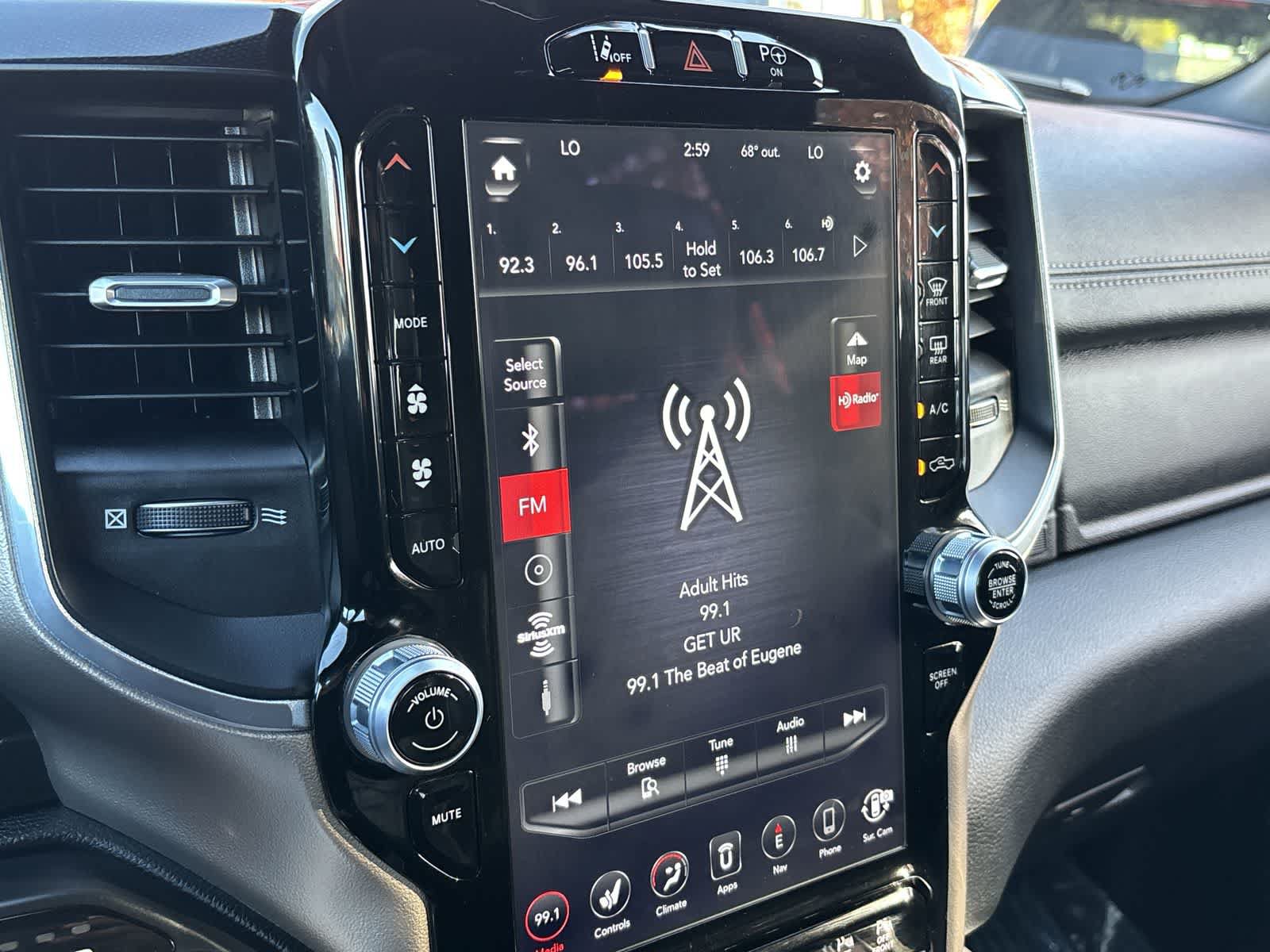 Used 2019 RAM 1500 Laramie AWD/4WD image 16