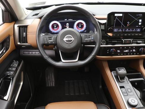 Used 2024 Nissan Pathfinder Platinum image 15