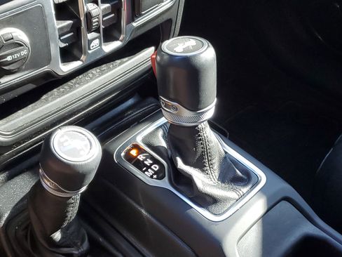 Used 2021 Jeep Wrangler Unlimited Sahara image 24