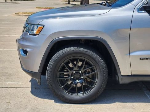 Used 2018 Jeep Grand Cherokee Laredo RWD image 8