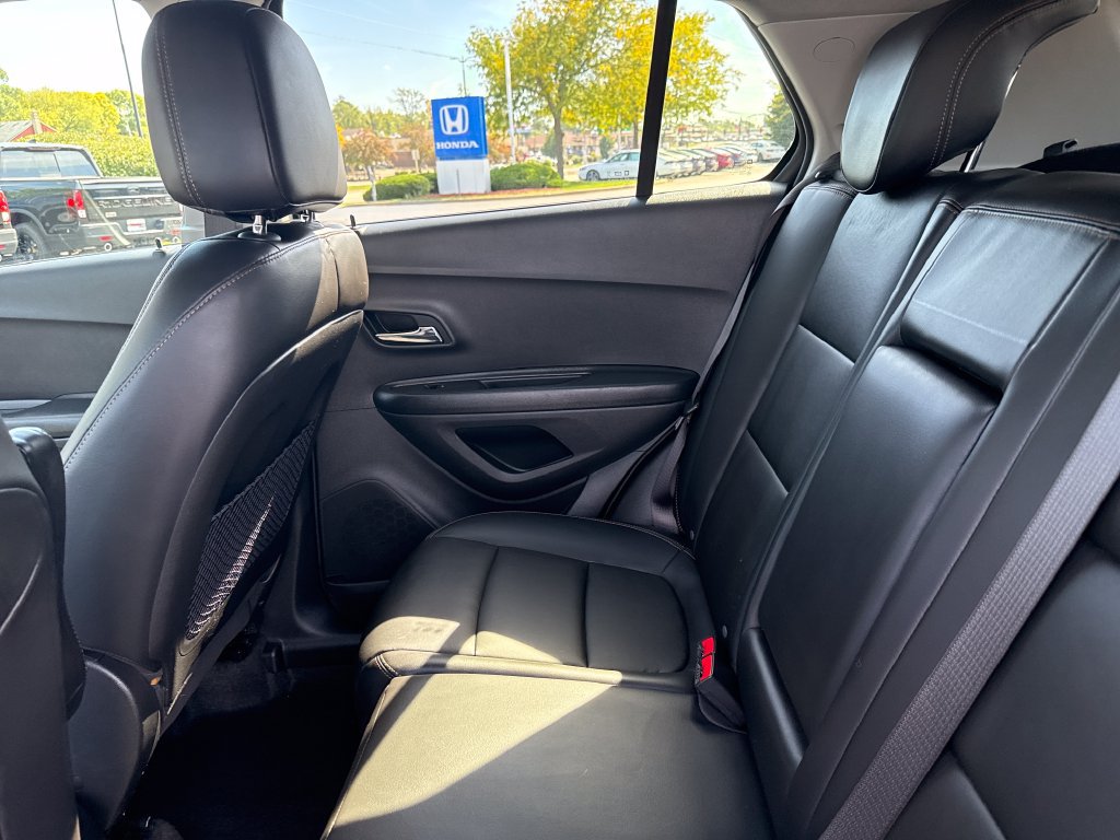 Used 2021 Chevrolet Trax LT w/ Premium Seat Package AWD/4WD image 19
