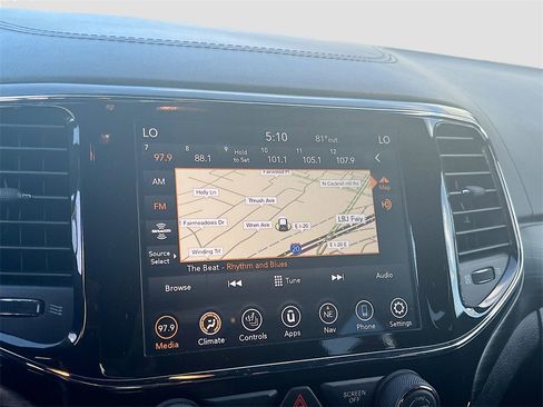 Used 2022 Jeep Grand Cherokee Laredo X image 15