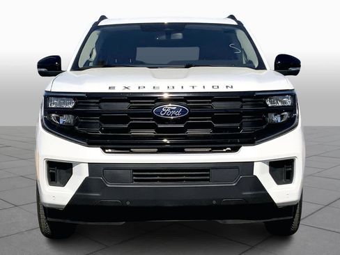 Certified 2025 Ford Expedition Active image 4