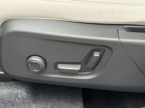 New 2026 Volvo XC40 B5 Ultra w/ Protection Package image 19