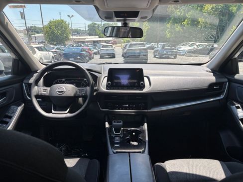 Used 2025 Nissan Rogue SV FWD image 29
