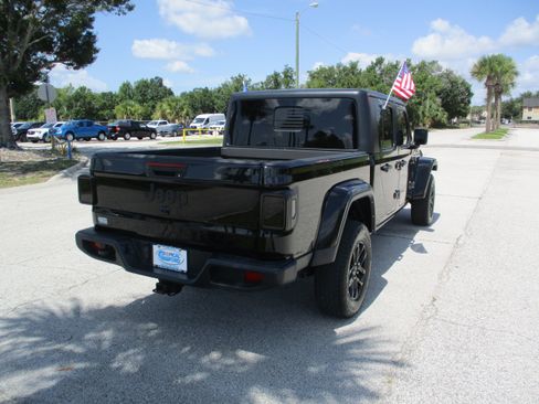 Used 2022 Jeep Gladiator Sport AWD/4WD image 7