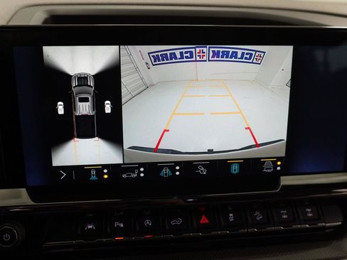 Used 2022 Chevrolet Silverado 1500 ZR2 w/ Technology Package AWD/4WD image 14