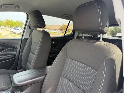 Used 2024 GMC Terrain SLE FWD image 25