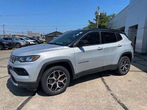 Used 2025 Jeep Compass Limited AWD/4WD image 3