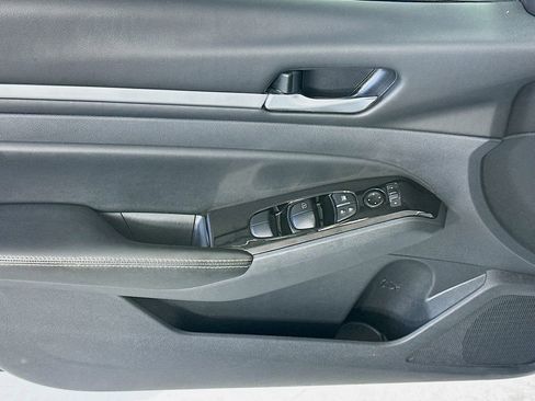 Used 2023 Nissan Altima 2.5 SV FWD image 22