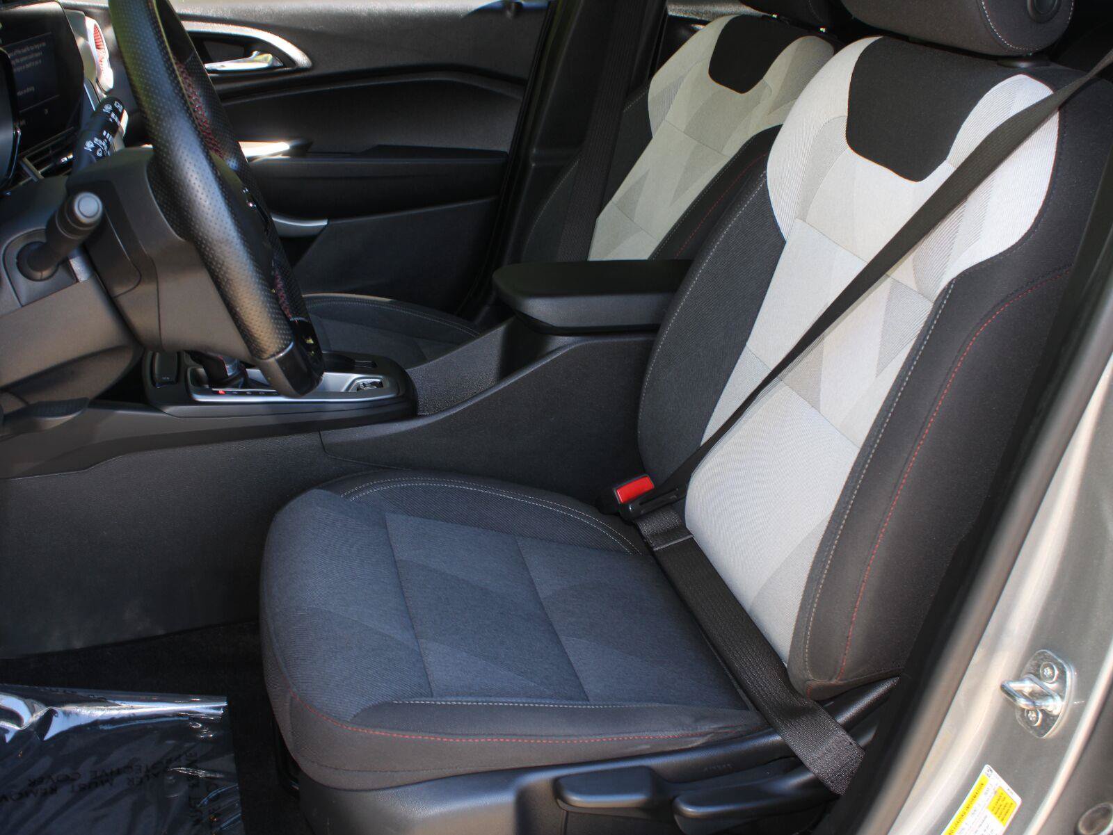 Used 2024 Chevrolet Trax RS w/ Driver Confidence Package FWD image 17
