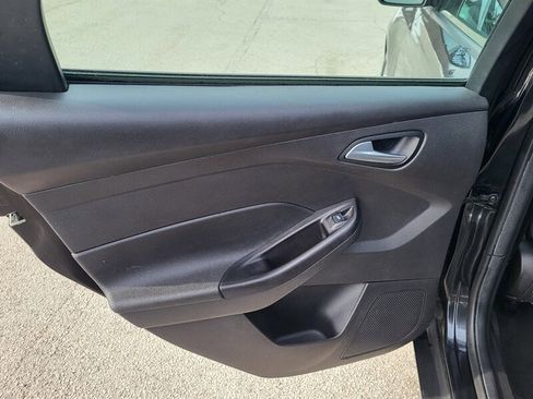 Used 2013 Ford Focus SE FWD image 25