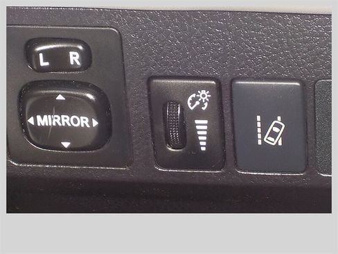 Used 2017 Toyota RAV4 XLE AWD/4WD image 22
