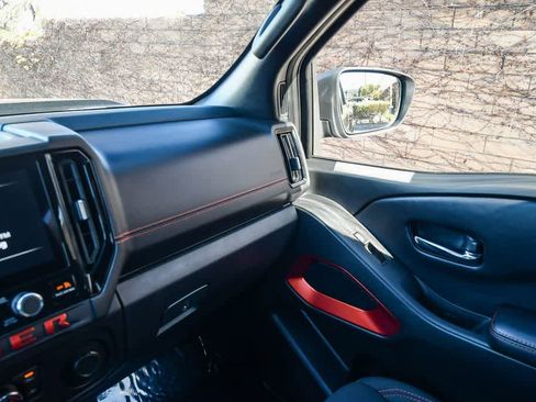 Used 2025 Nissan Frontier Pro-X image 25