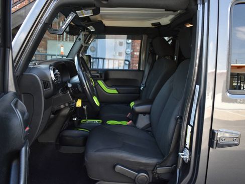 Used 2018 Jeep Wrangler Unlimited Sport S image 7