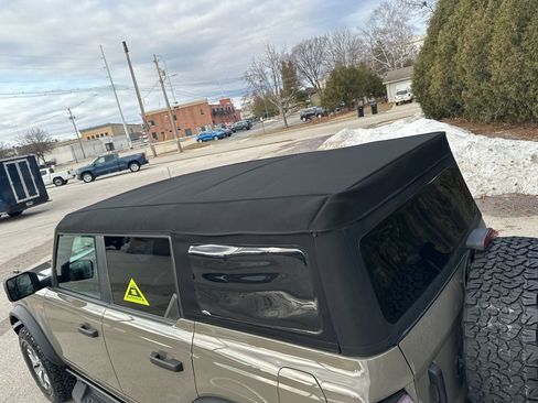 Used 2025 Ford Bronco Badlands image 16