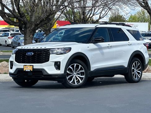 Certified 2025 Ford Explorer ST-Line image 1