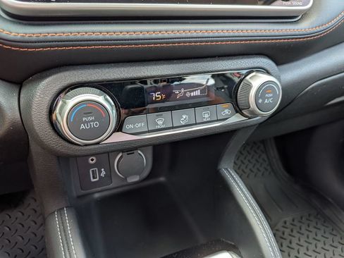 Used 2018 Nissan Kicks SR FWD image 20