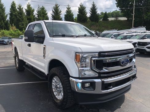 Used 2022 Ford F250 XLT w/ XLT Value Package AWD/4WD image 8