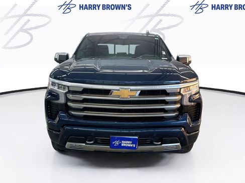 Used 2022 Chevrolet Silverado 1500 High Country w/ High Country Premium Package AWD/4WD image 6