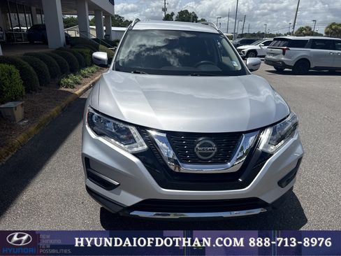 Used 2019 Nissan Rogue S w/ Special Edition Package FWD image 6