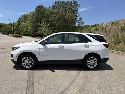 Used 2023 Chevrolet Equinox LS FWD image 8