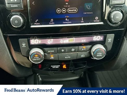 Used 2018 Nissan Rogue SV AWD/4WD image 19