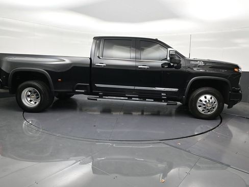 Used 2026 Chevrolet Silverado 3500 High Country w/ High Country Premium Package AWD/4WD image 7