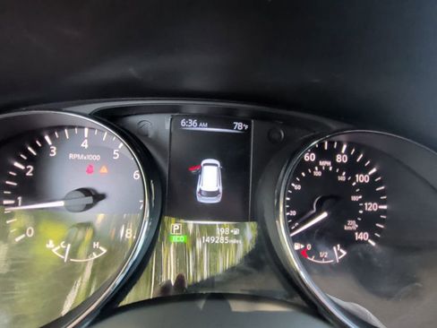 Used 2017 Nissan Rogue SV FWD image 16