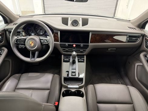 Used 2026 Porsche Macan AWD/4WD image 15