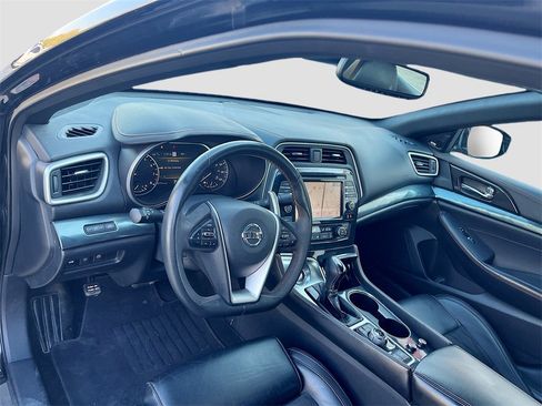 Used 2019 Nissan Maxima SR w/ Premium Package image 9