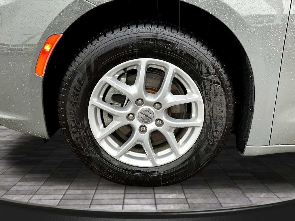 Used 2022 Chrysler Pacifica Touring-L FWD image 36