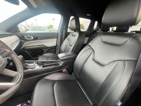 Used 2025 Jeep Compass Limited image 36