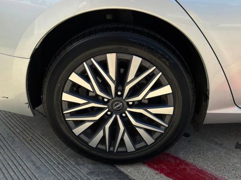 Used 2023 Nissan Altima 2.5 SV FWD image 9