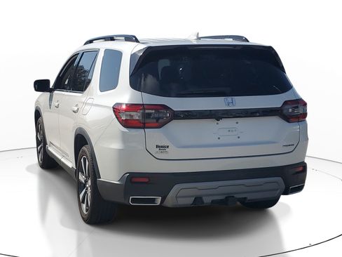 Used 2023 Honda Pilot Touring image 4