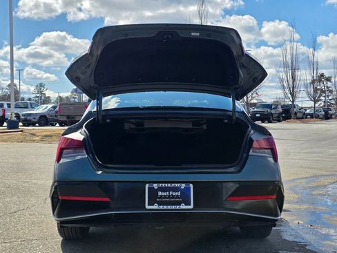 Used 2024 Hyundai Elantra SEL w/ Convenience Package image 10