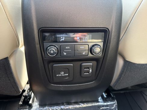 Used 2018 Buick Enclave Premium w/ Experience Buick Package FWD image 16