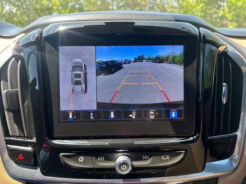 Used 2023 Chevrolet Traverse Premier AWD/4WD image 34