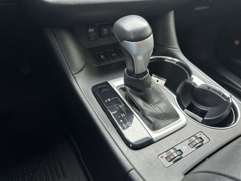 Used 2017 Toyota Highlander Limited AWD/4WD image 16