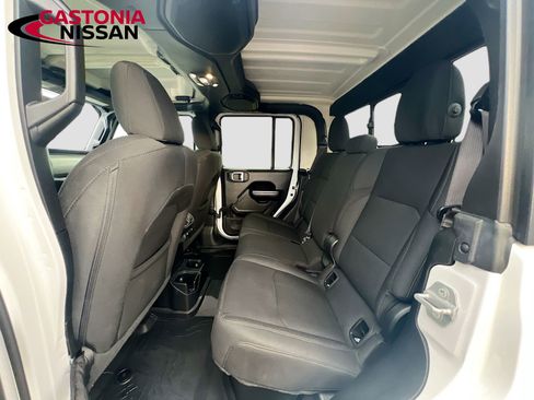 Used 2021 Jeep Gladiator Sport image 32