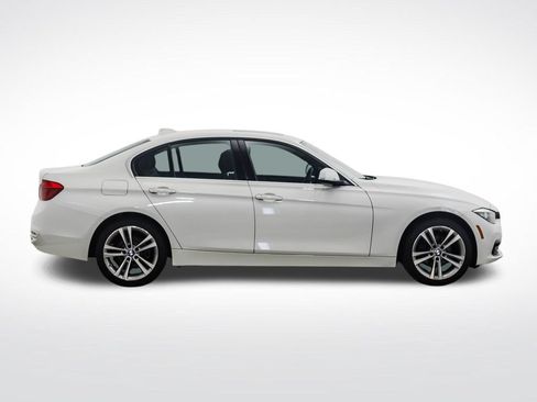 Used 2017 BMW 330i xDrive Sedan AWD/4WD image 6