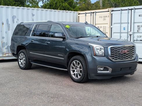 Used 2019 GMC Yukon XL Denali AWD/4WD image 3