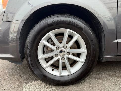 Used 2019 Dodge Grand Caravan SXT image 23