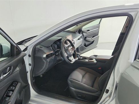 Used 2023 Nissan Altima 2.5 SV FWD image 9